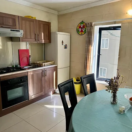 Great Location Maltese Flat Apartament